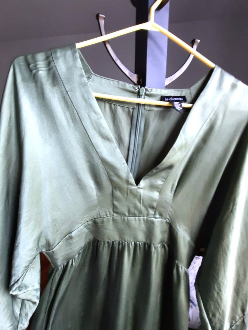 Vintage Le Chateau satin dress. - Picture 3 of 7